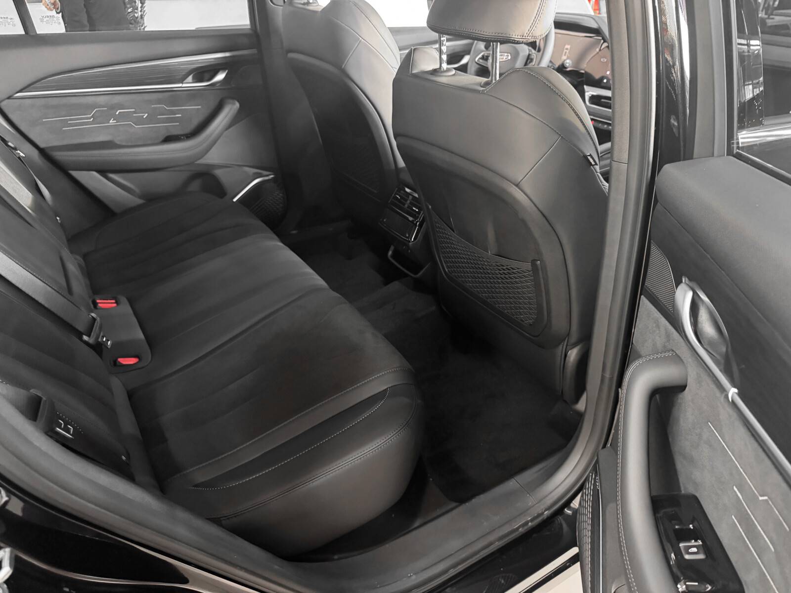 Geely Monjaro Flagship 2.0T (238 hp) 8AT 4WD
