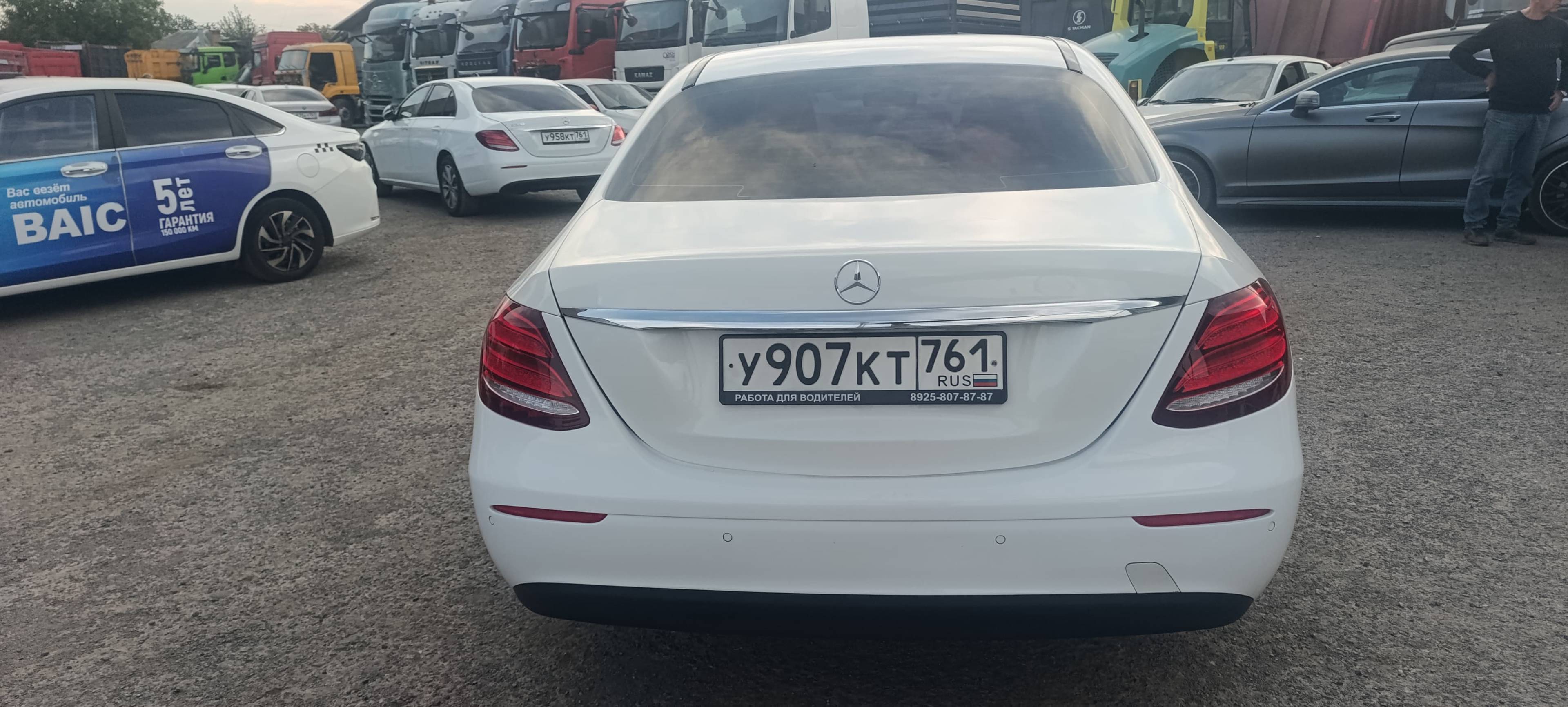 Mercedes-Benz E седан Лот 000004782