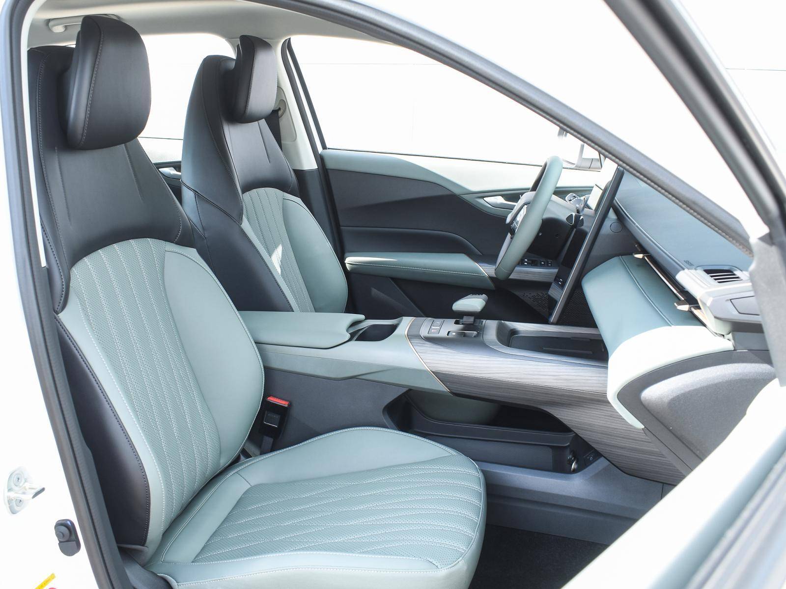 Changan Lamore Tech 1.5 DCT 180hp 2WD 