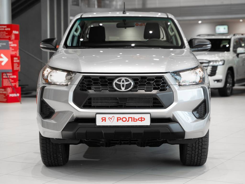 Toyota Hilux Комфорт 2.4d МКП