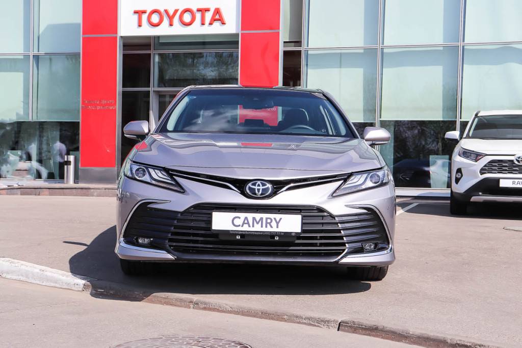 Toyota Camry Luxury Edition 2.0 CVT