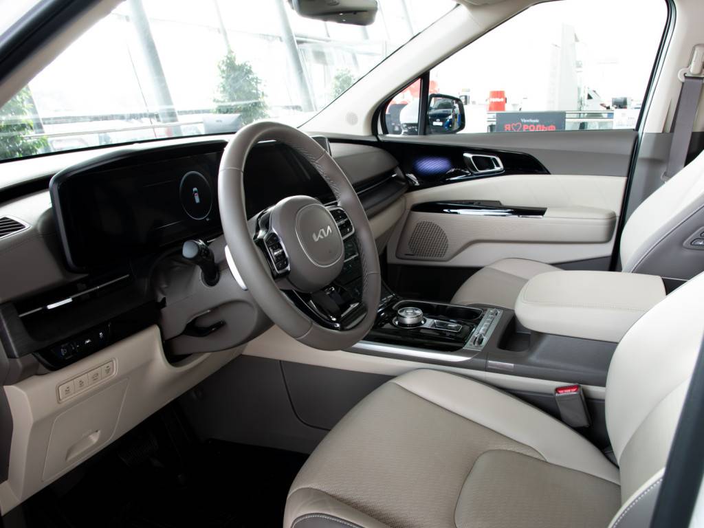 KIA Carnival Flagship 2.0 8AT