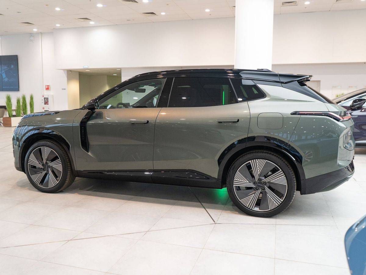 Lynk & Co 08 EM-P 220 4WD Perfomance Halo