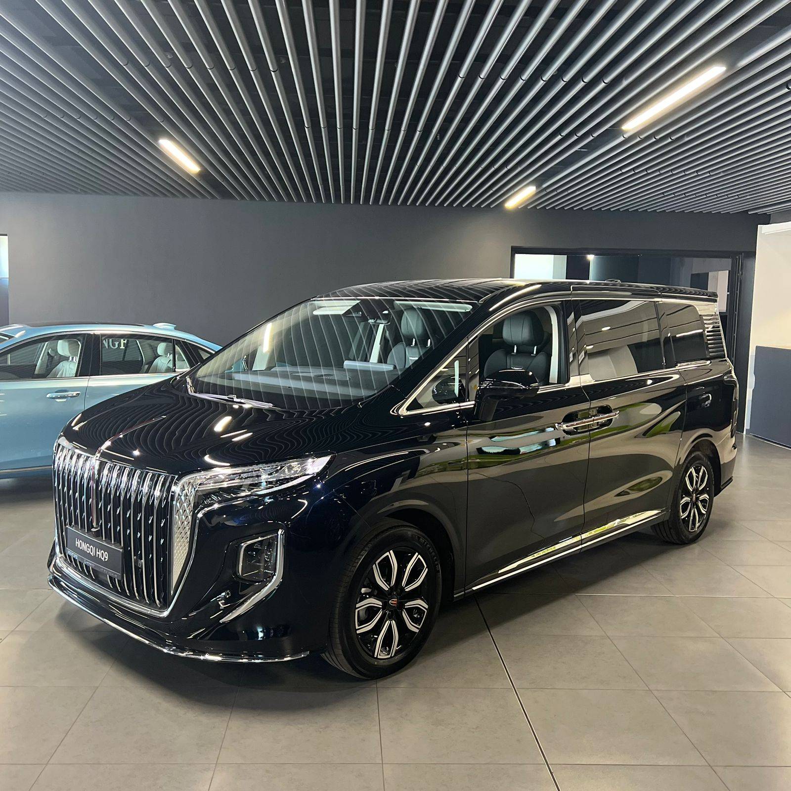 Hongqi HQ9 2.0T Comfort