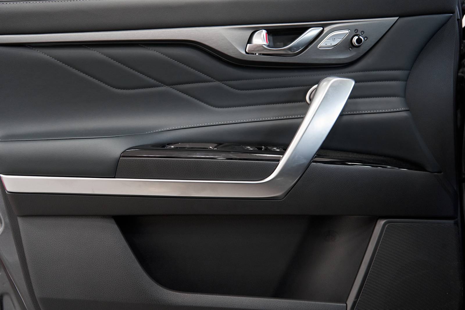 Changan CS95 DLX 2.0T 8AT