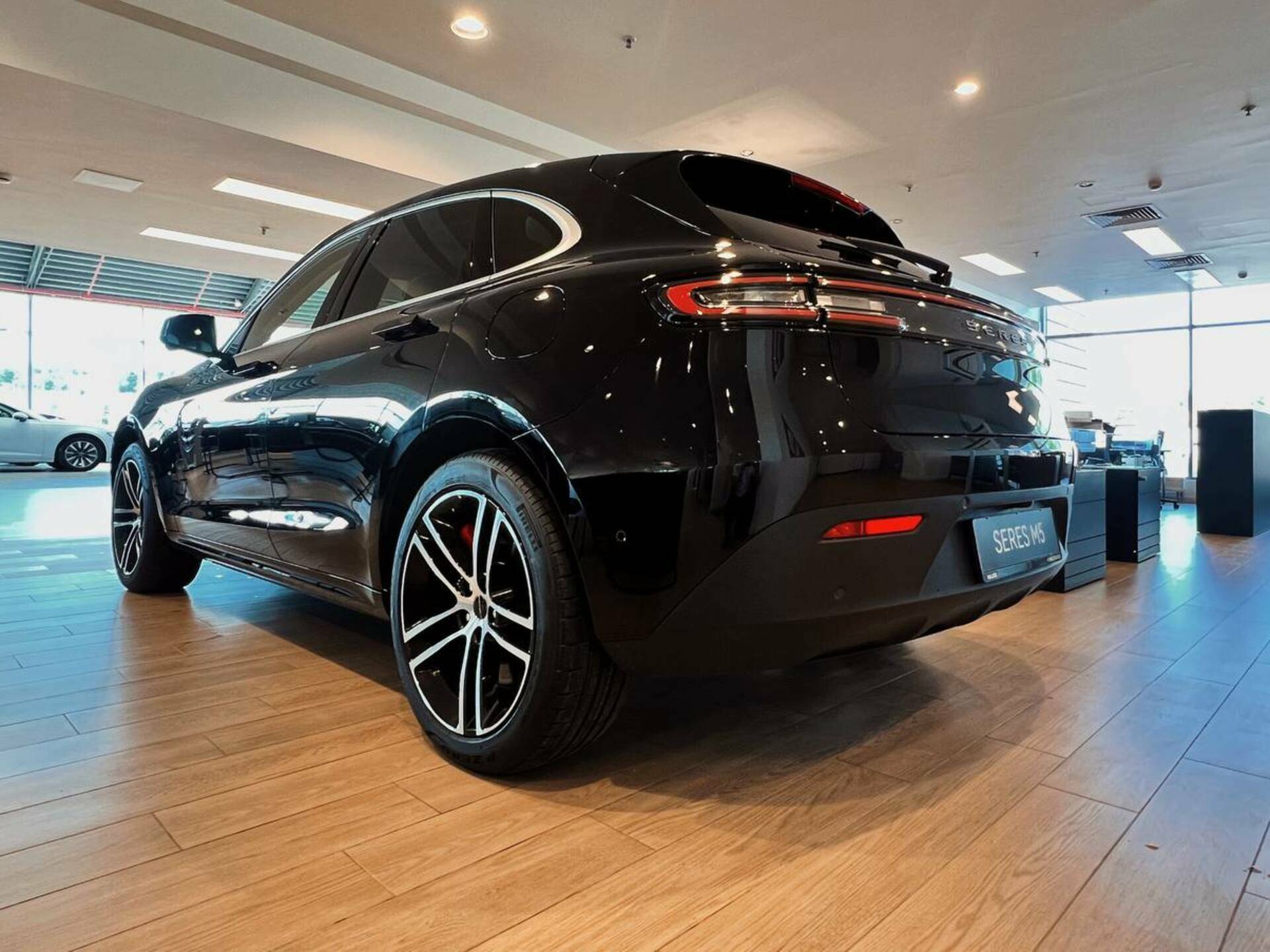 Seres M5 Premium 1.5hyb AT 4WD