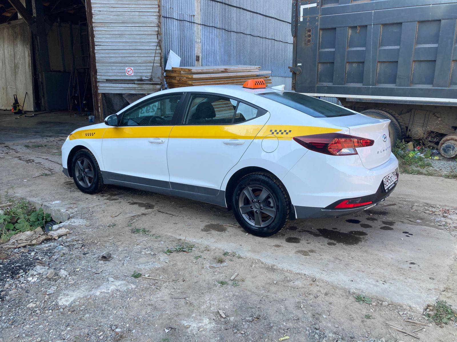 Hyundai Elantra Лот 000003413