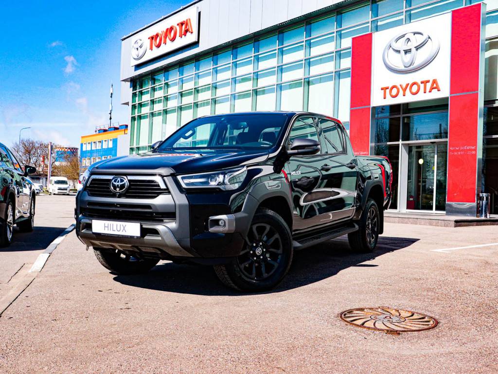 Toyota Hilux Black Onyx 2.8d АКП