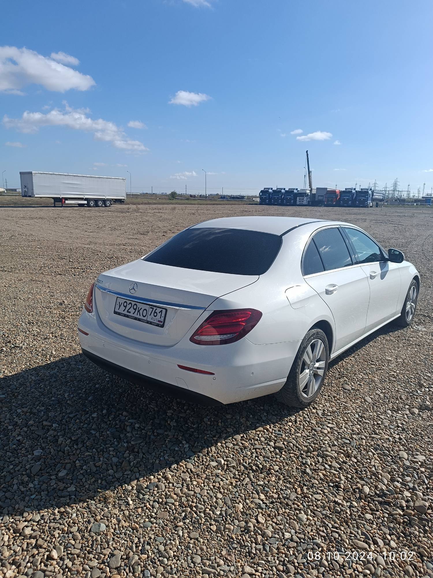 Mercedes-Benz E седан Лот 000004624