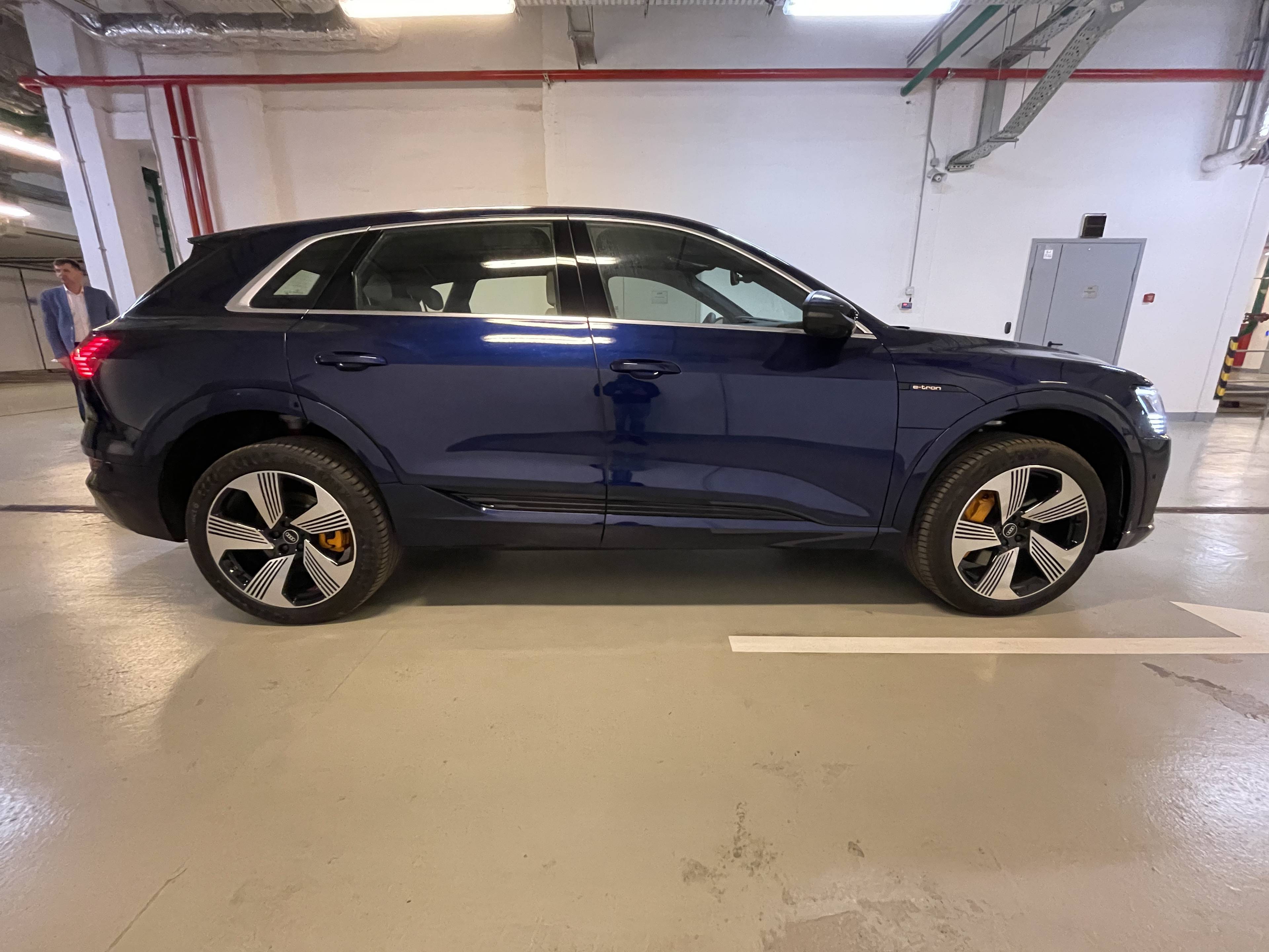 Audi e-tron Лот 000003303