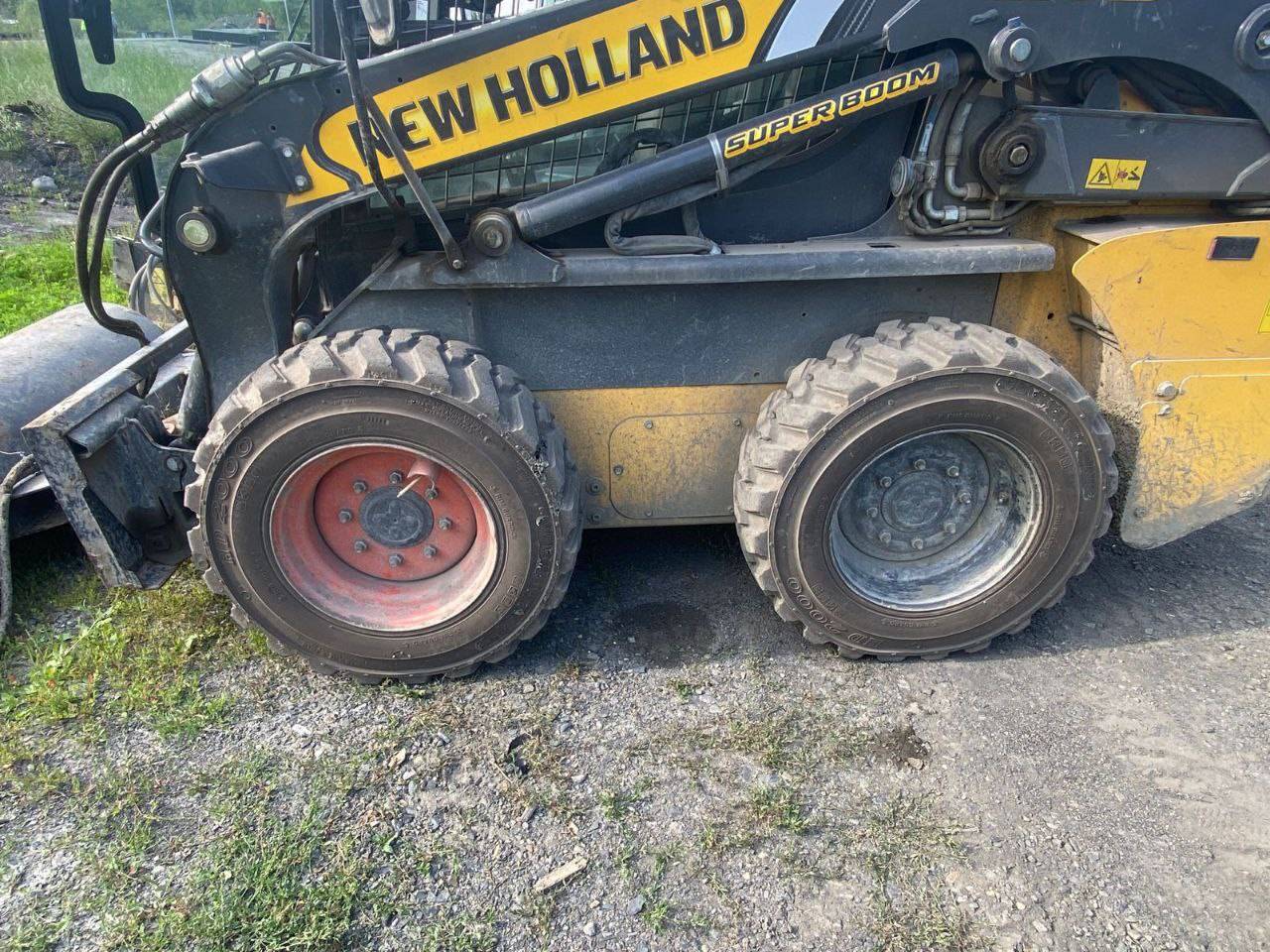 NEW HOLLAND L318 Лот 000000106