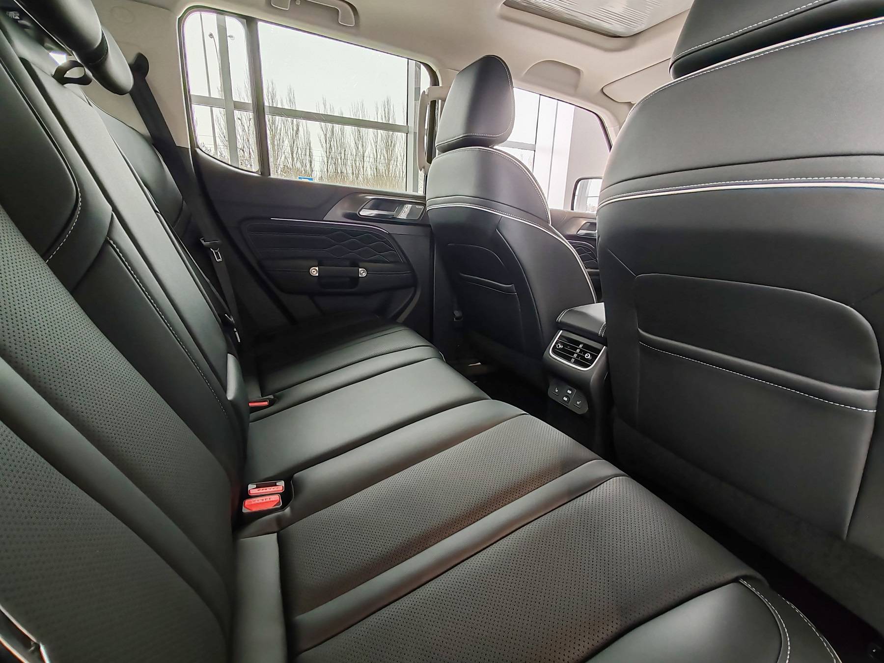 Tank 300 City Premium 2.0 8AT 4WD