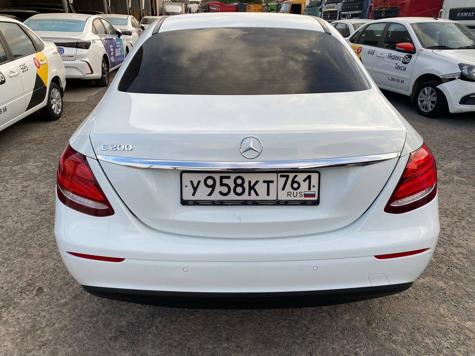 Mercedes-Benz E седан Лот 000004921