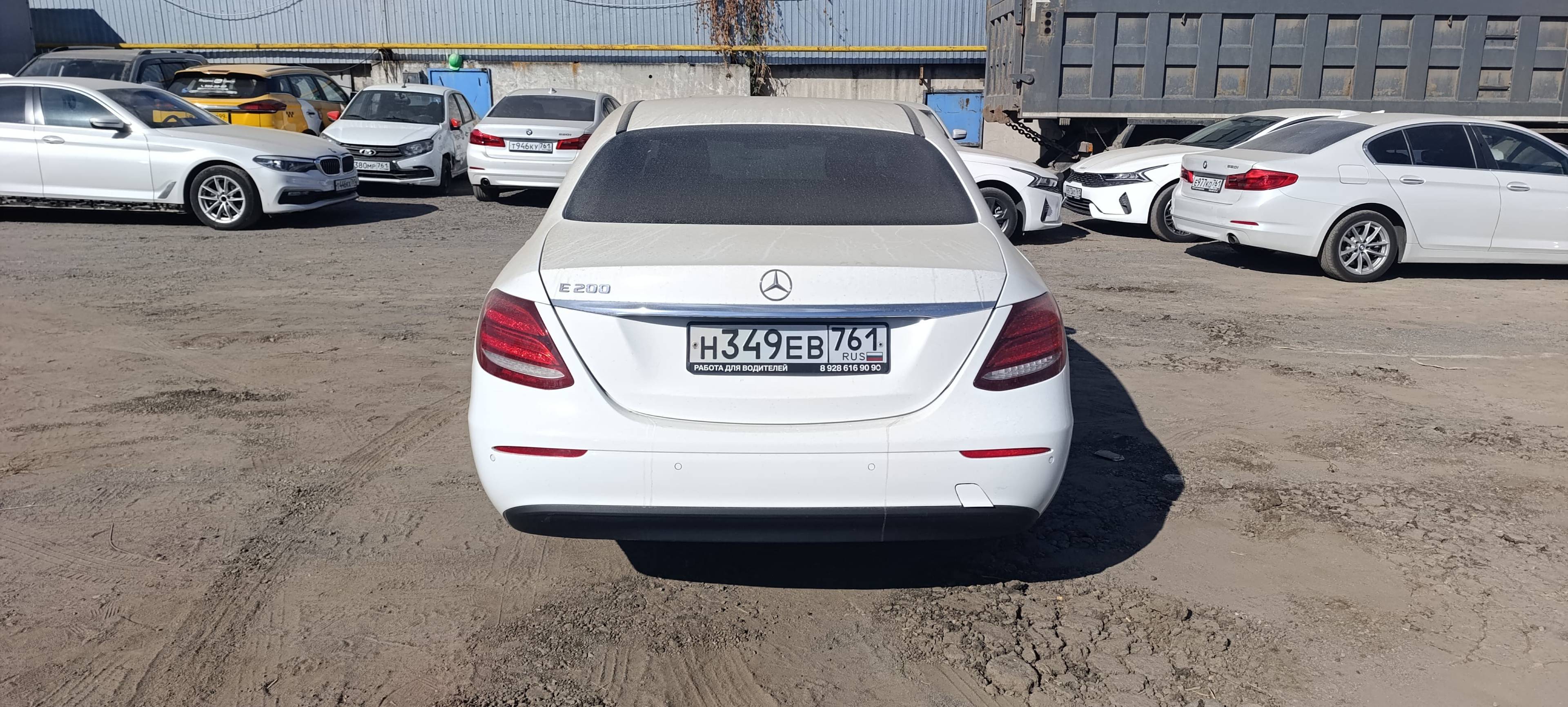 Mercedes-Benz E седан Лот 000004521