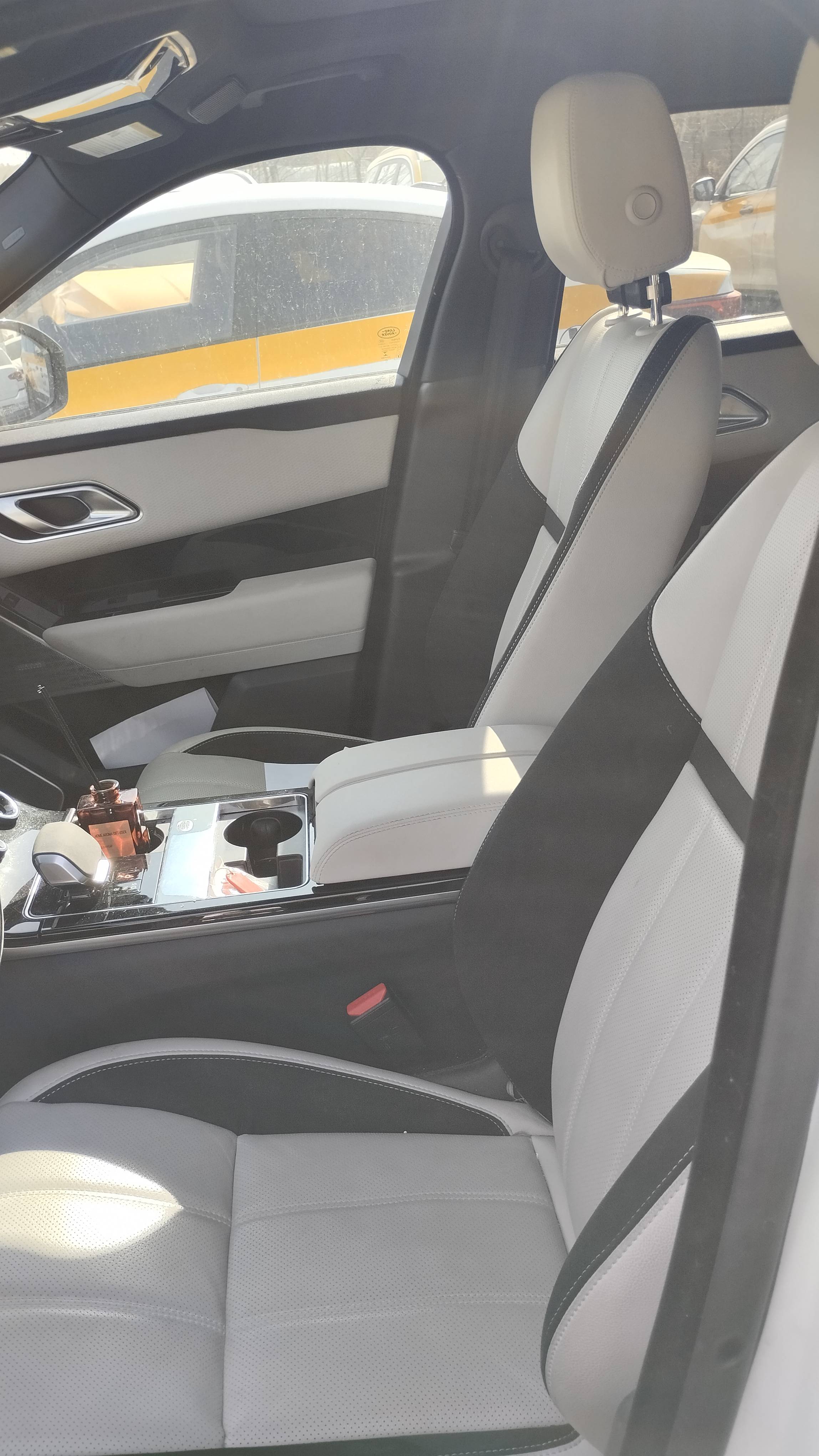Land Rover Velar Лот 000008535
