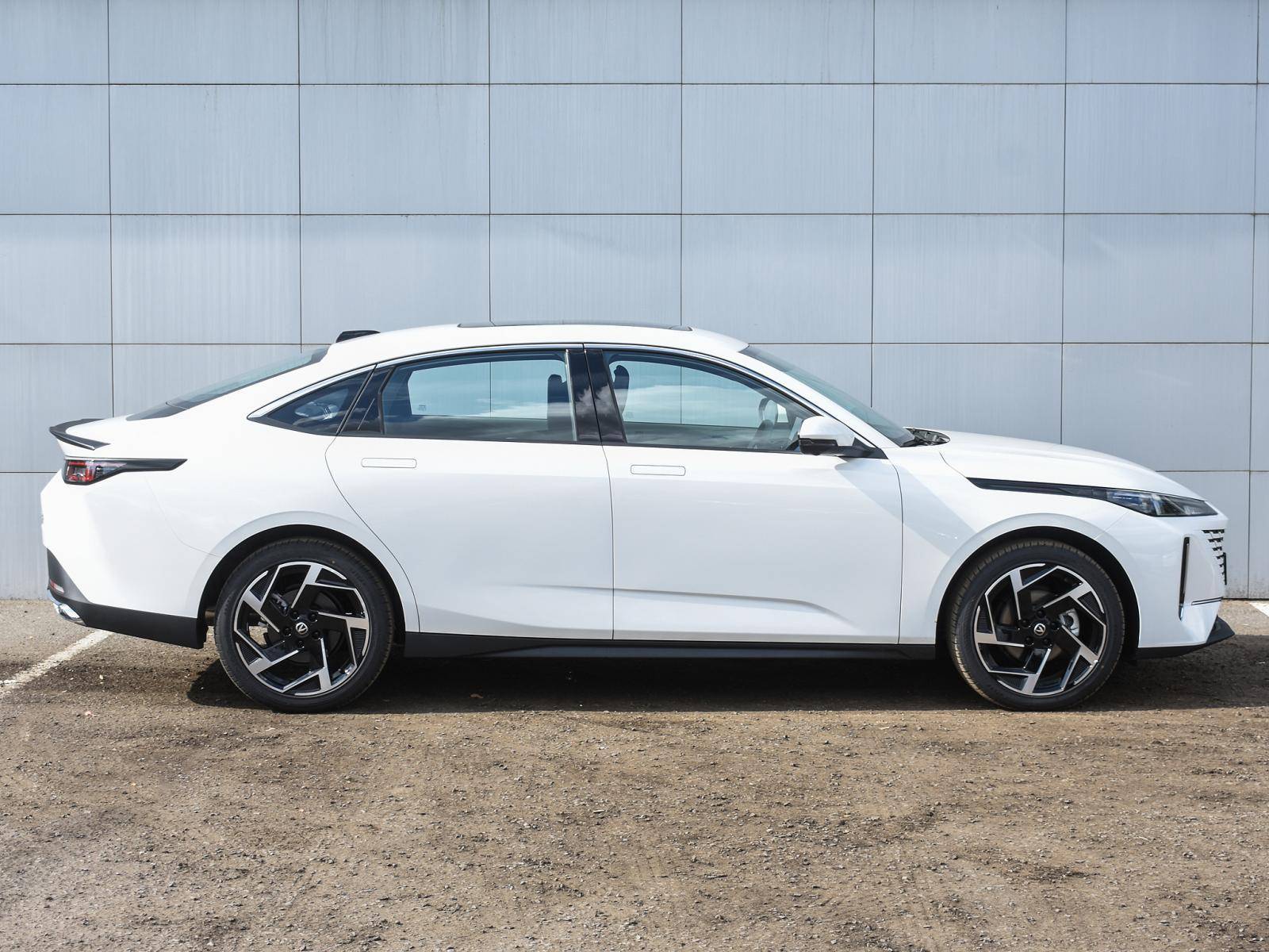 Changan Lamore Tech 1.5 DCT 180hp 2WD 