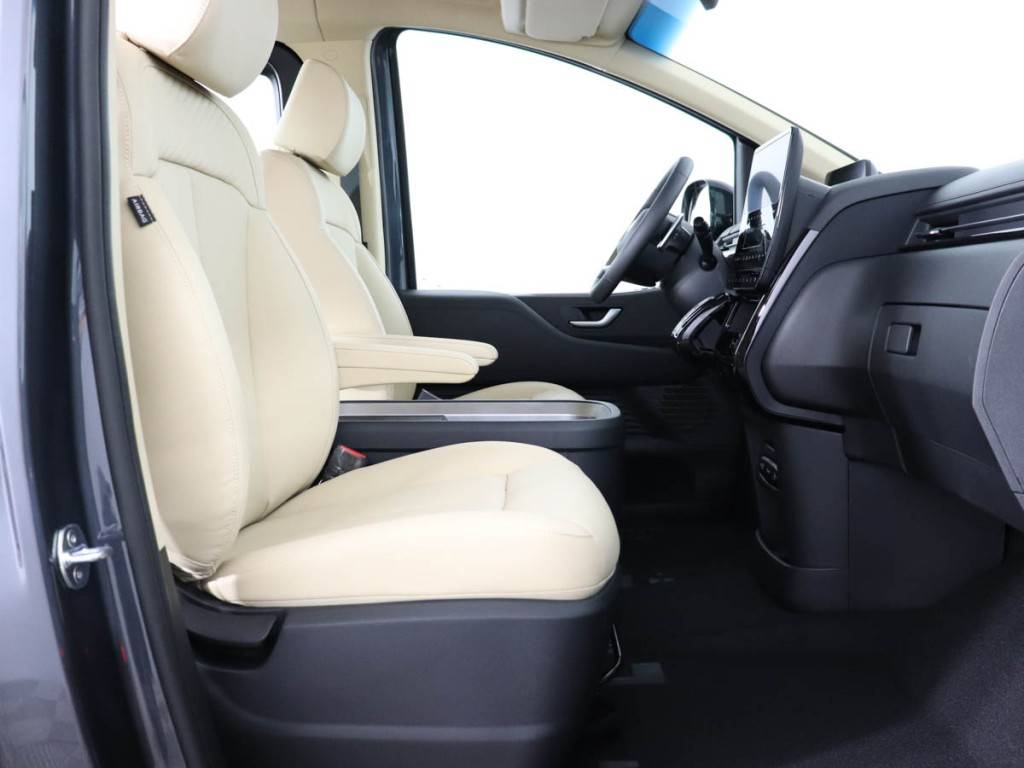 Hyundai Staria Premium 2.2 CRDi 8AT 4WD