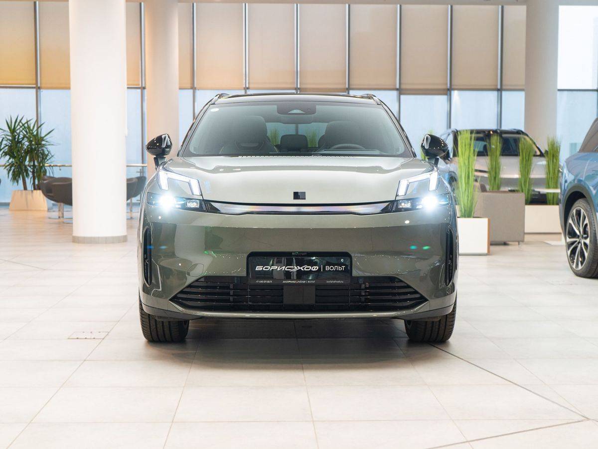 Lynk & Co 08 EM-P 220 4WD Perfomance Halo