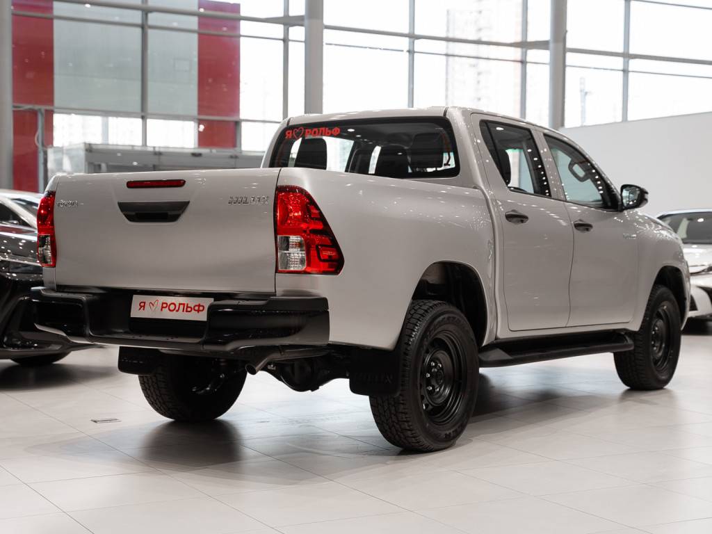 Toyota Hilux Комфорт 2.4d МКП