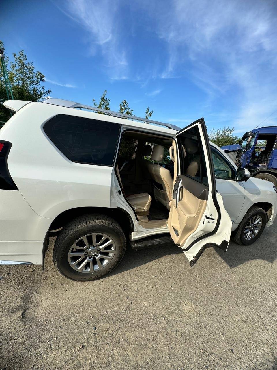 Toyota Land Cruiser Prado Лот 000003477