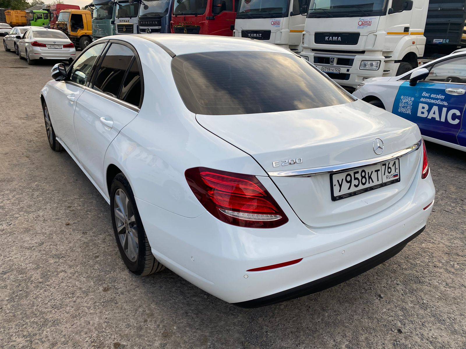 Mercedes-Benz E седан Лот 000004921