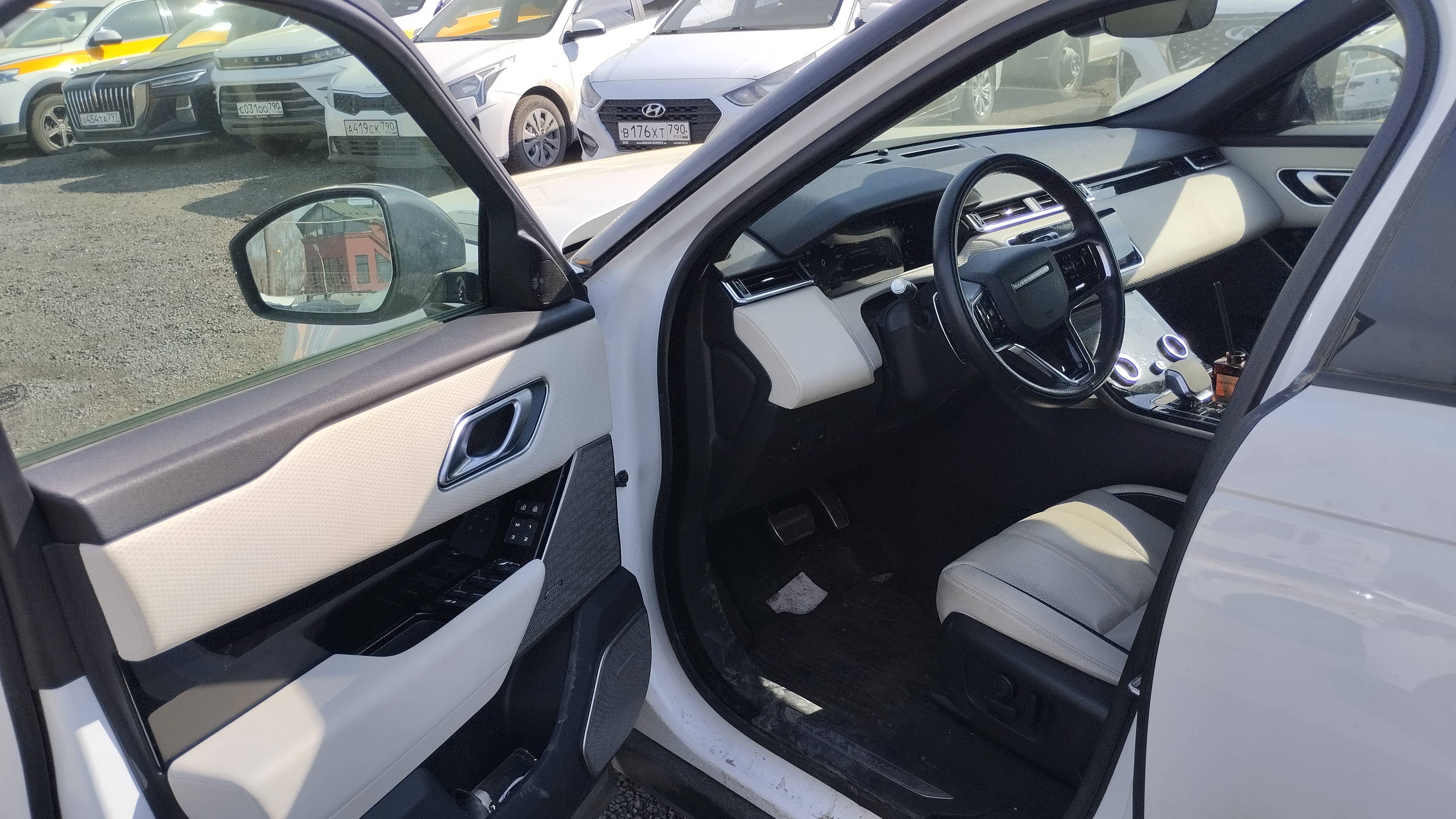 Land Rover Velar Лот 000008535