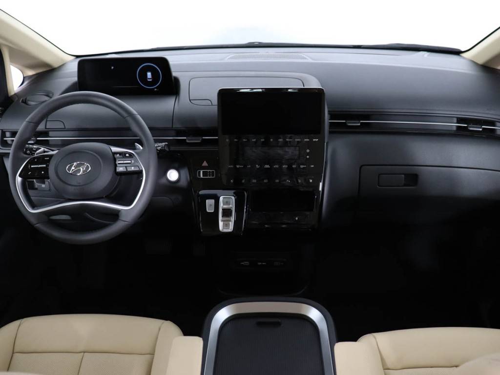 Hyundai Staria Premium 2.2 CRDi 8AT 4WD