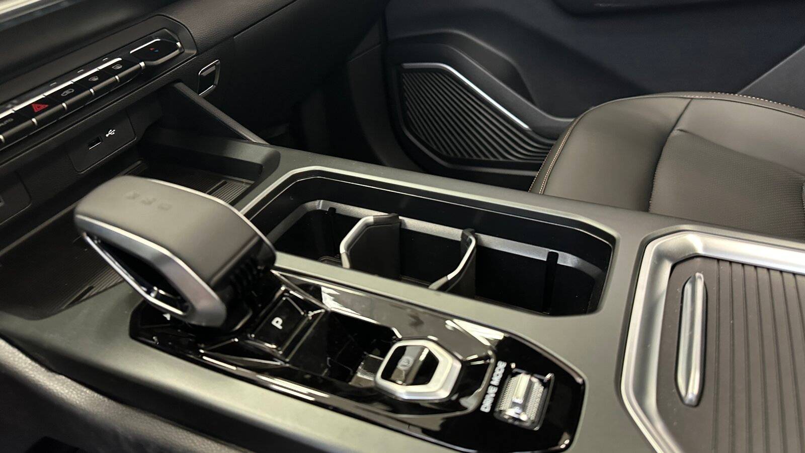 Geely Okavango Flagship 2.0T 7DCT 2WD