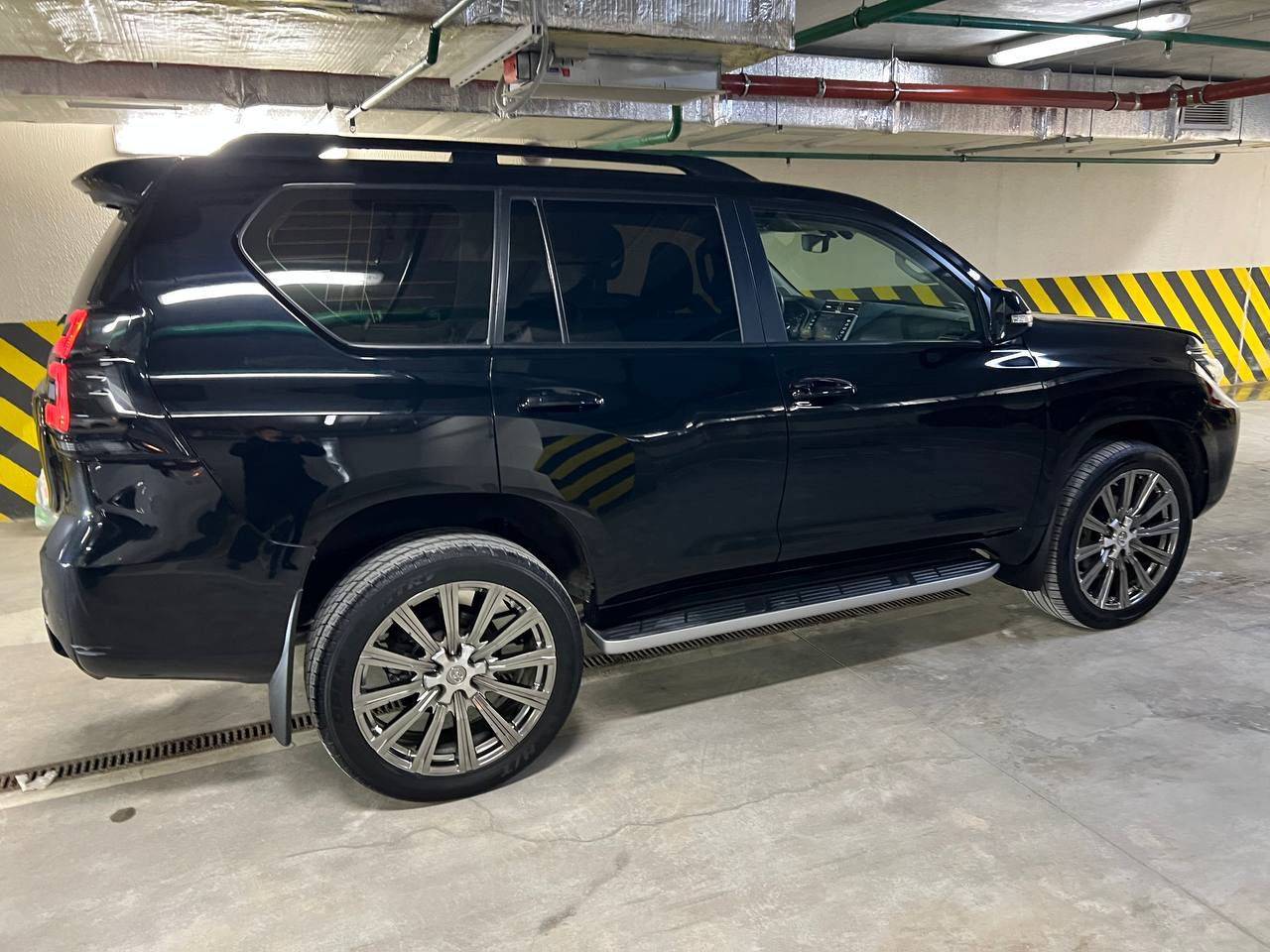 Toyota Land Cruiser Prado Лот 000003147