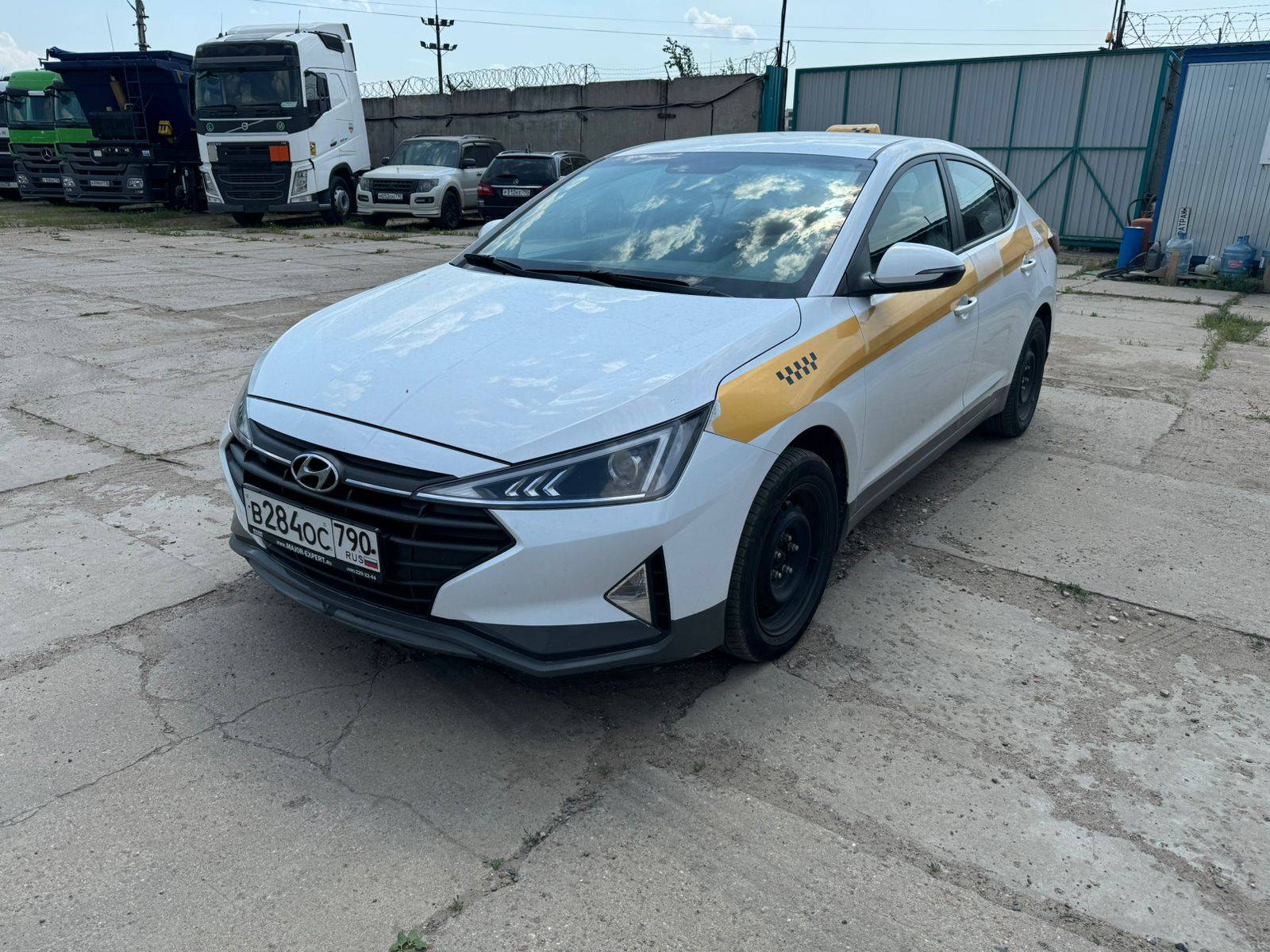 Hyundai Elantra Лот 000003416