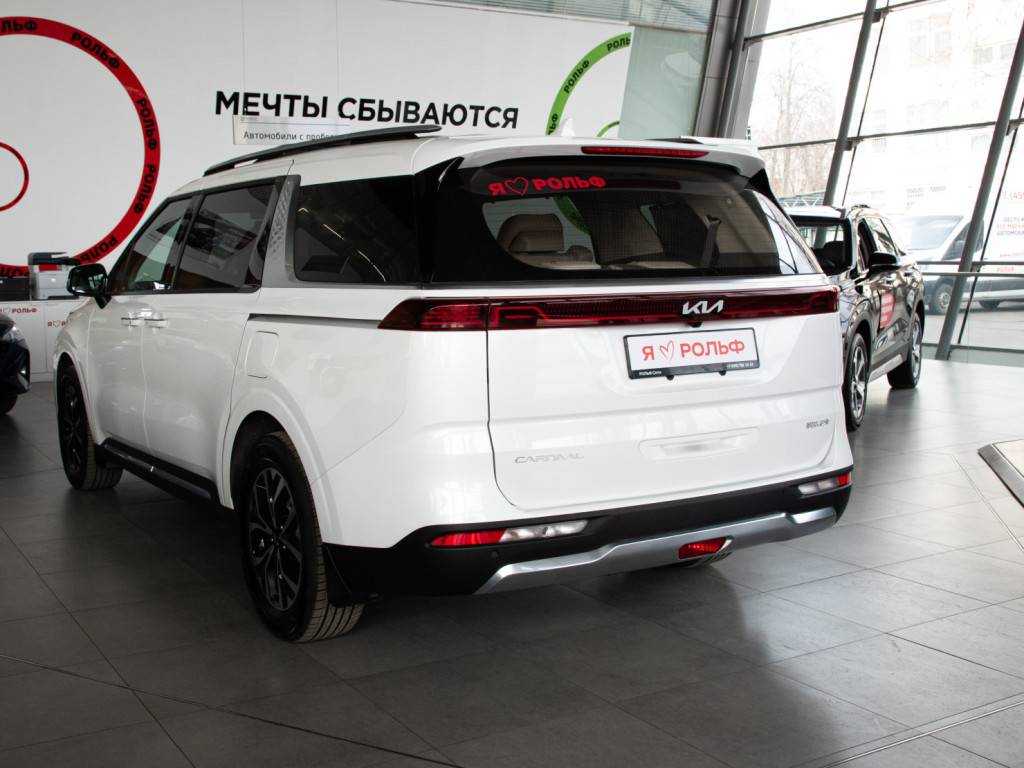 KIA Carnival Flagship 2.0 8AT