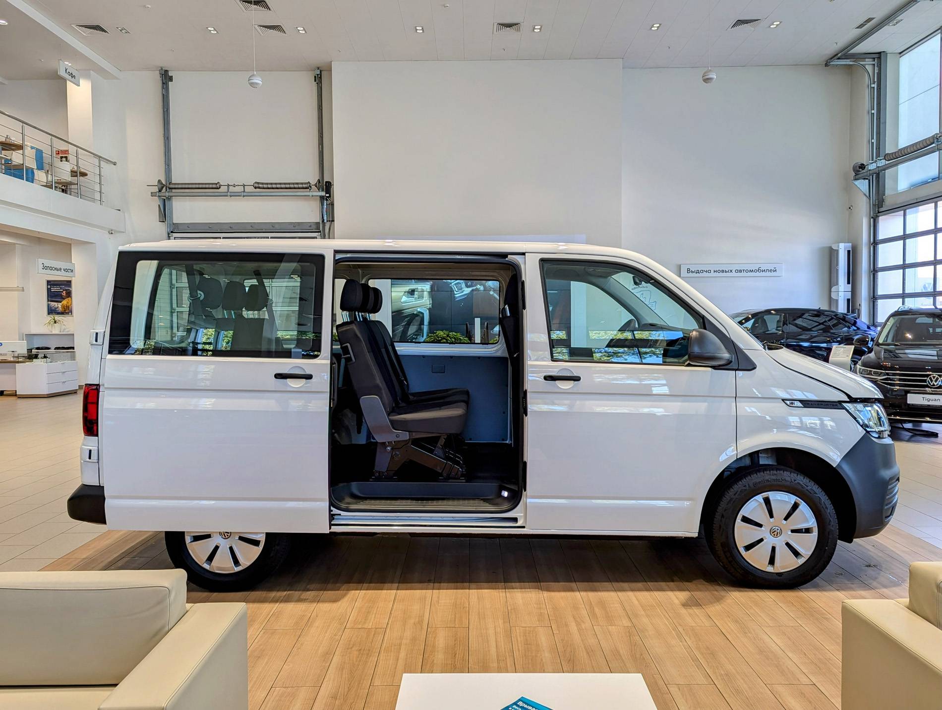 Volkswagen Transporter Kombi 2.0 TDI 150hp 6MT Короткая база