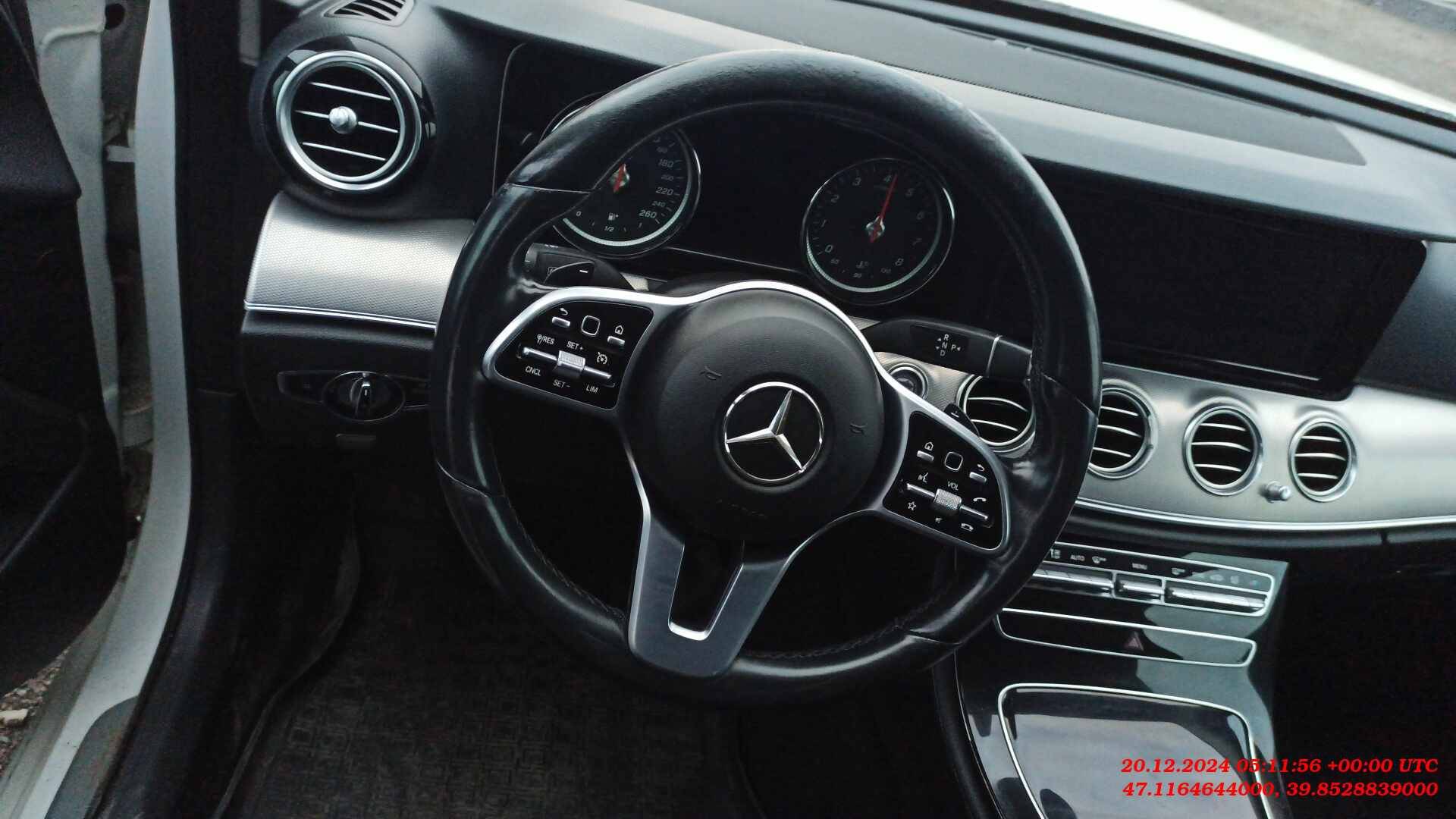 Mercedes-Benz E седан Лот 000005654