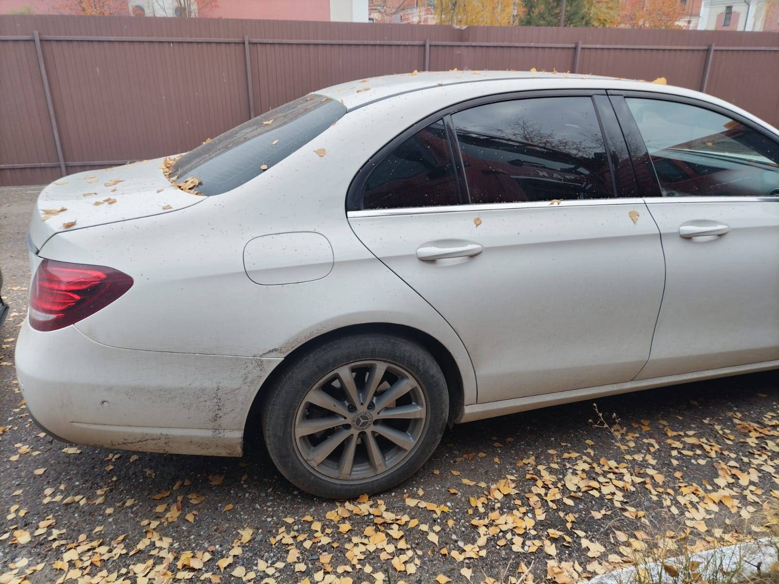 Mercedes-Benz E седан Лот 000004366