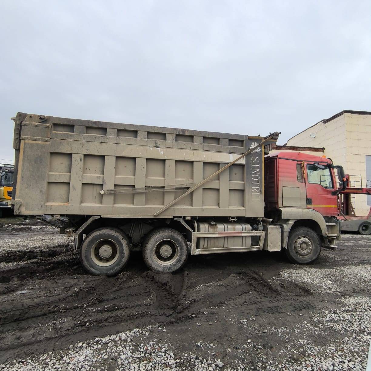 Sitrak ZZ3256V384ME Лот 000008188