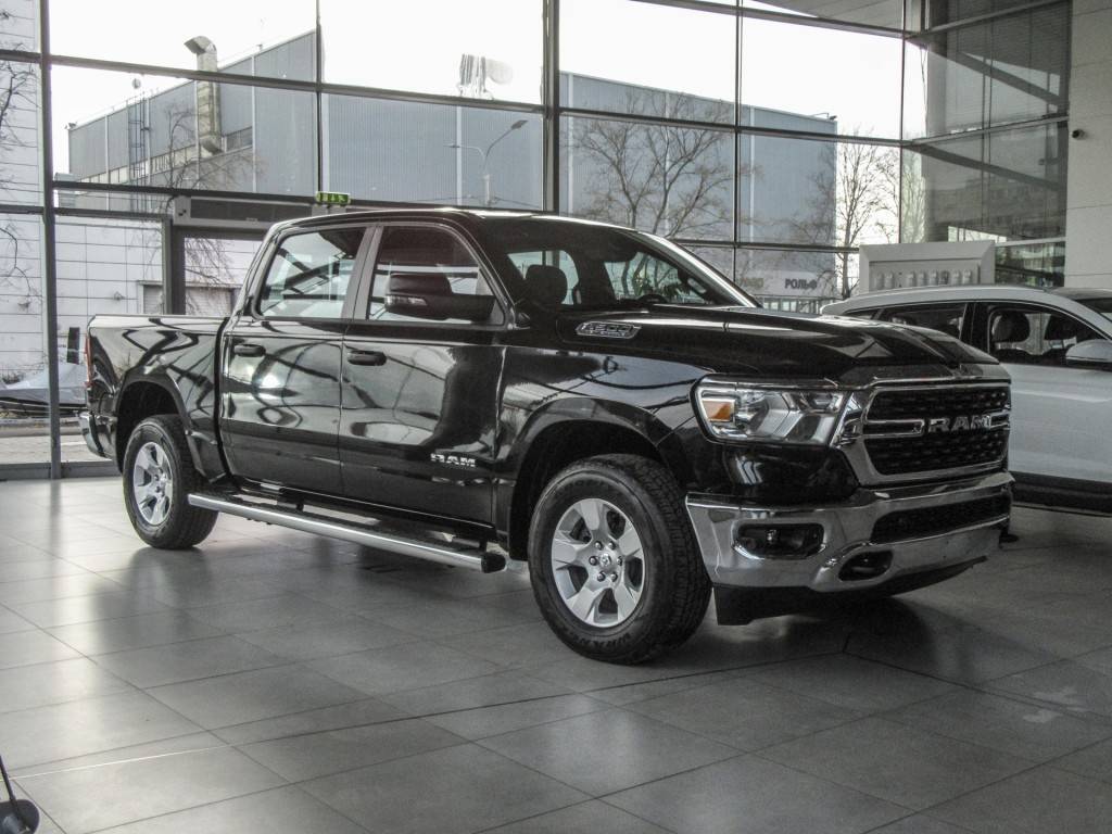 Ram 1500 Big Horn Crew Cab 5.7 8AT 4WD