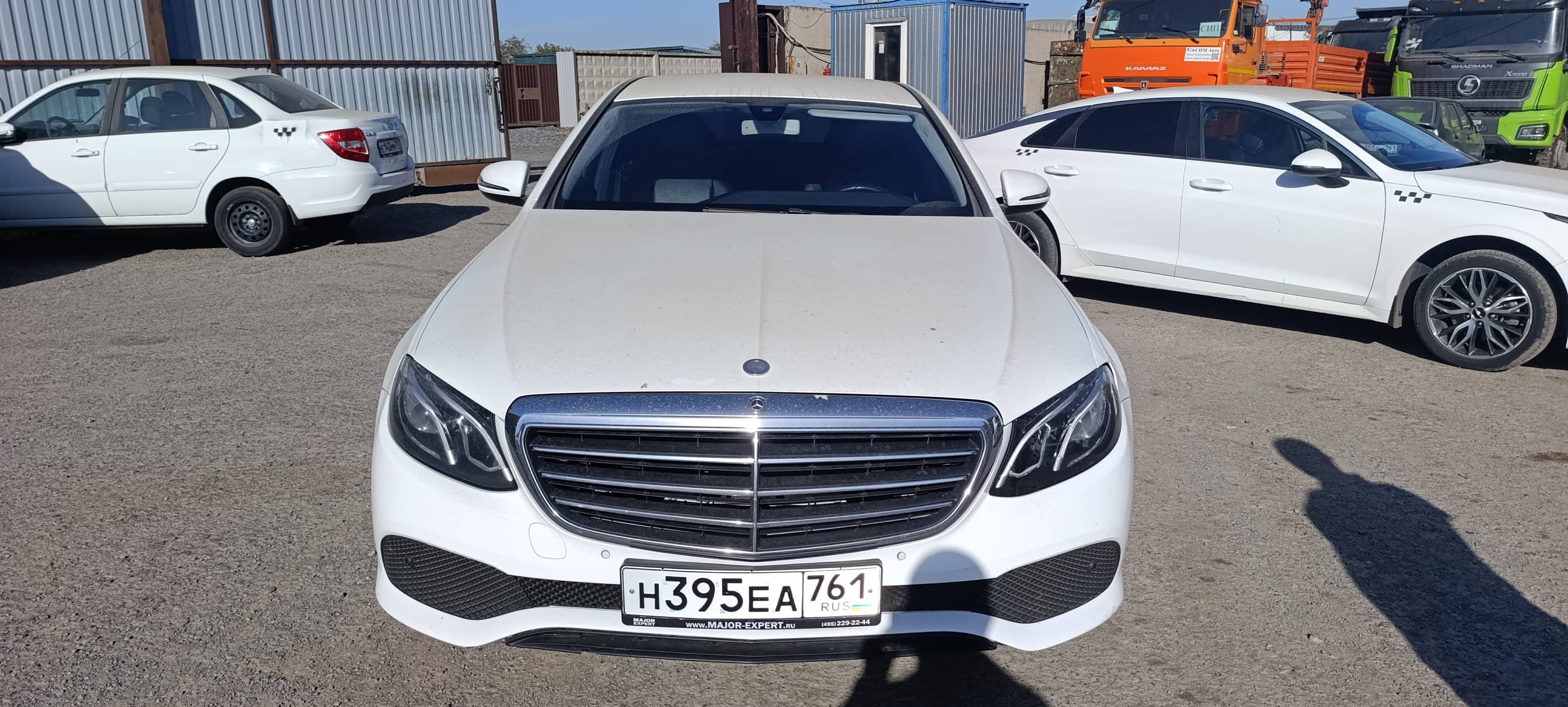 Mercedes-Benz E седан Лот 000005421