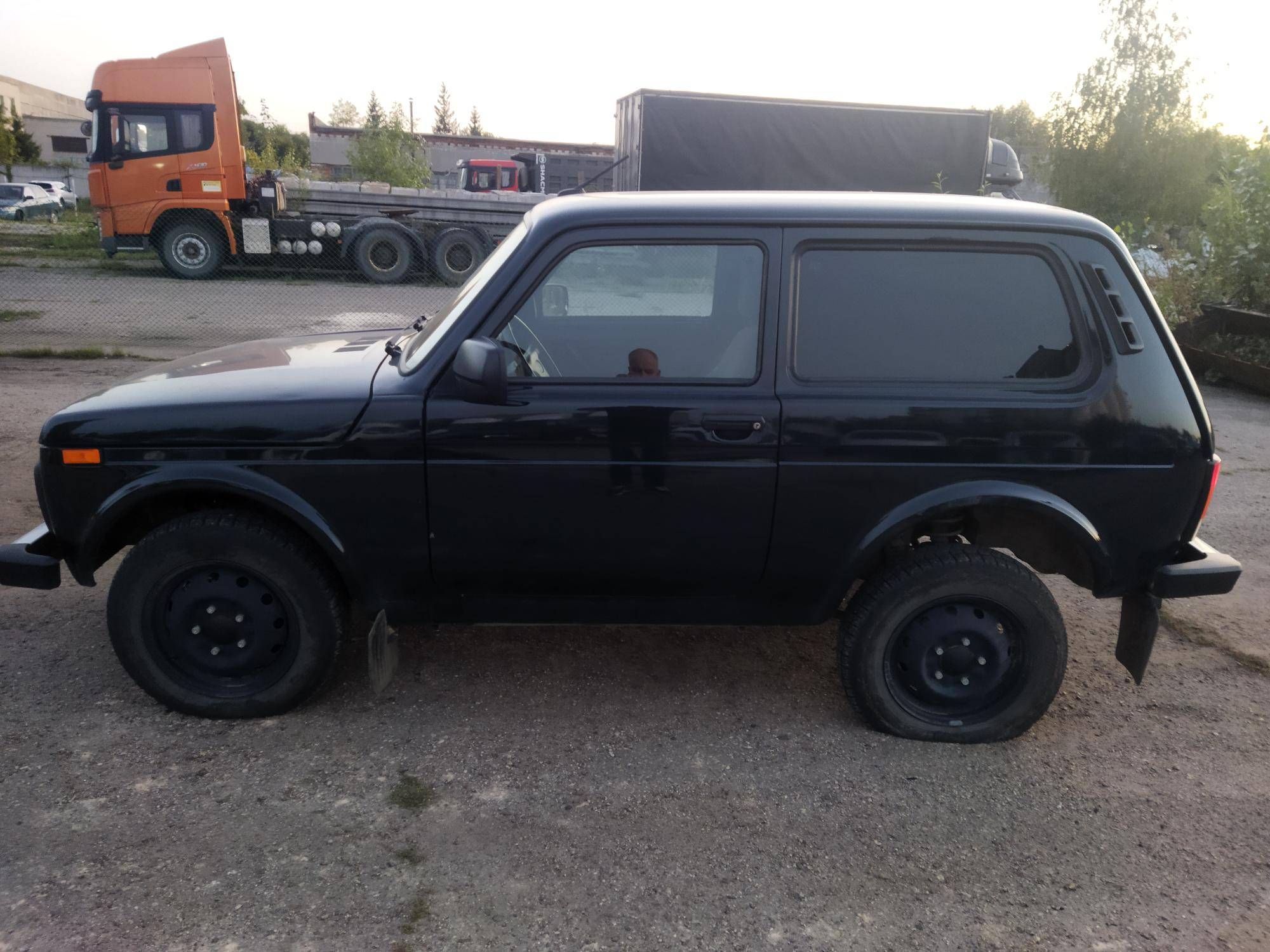 Lada Niva Travel Лот 000003981