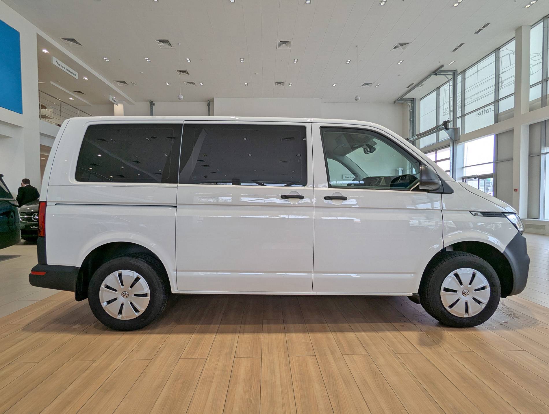 Volkswagen Transporter Kombi 2.0 TDI 150hp 6MT Короткая база