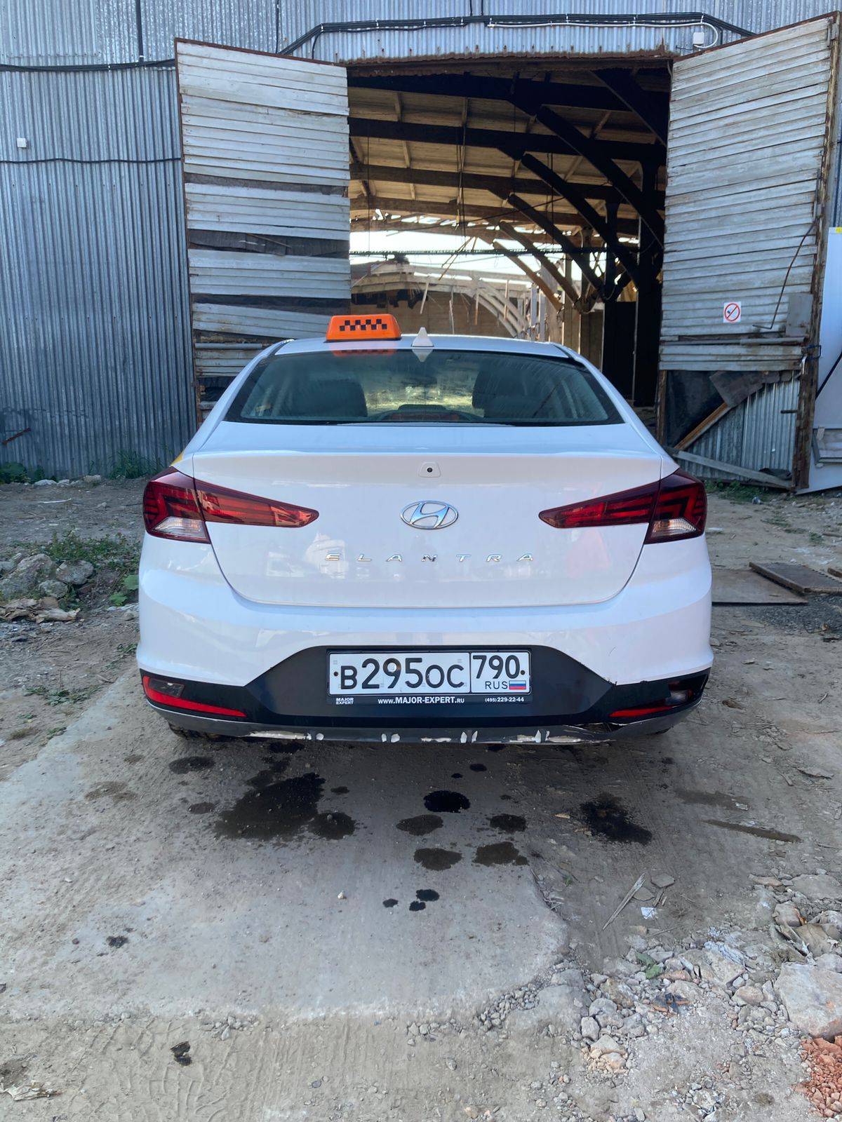 Hyundai Elantra Лот 000003413