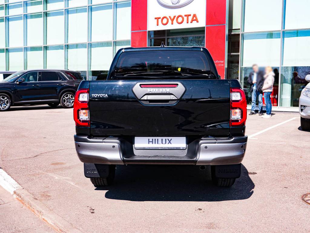 Toyota Hilux Комфорт 2.4d МКП