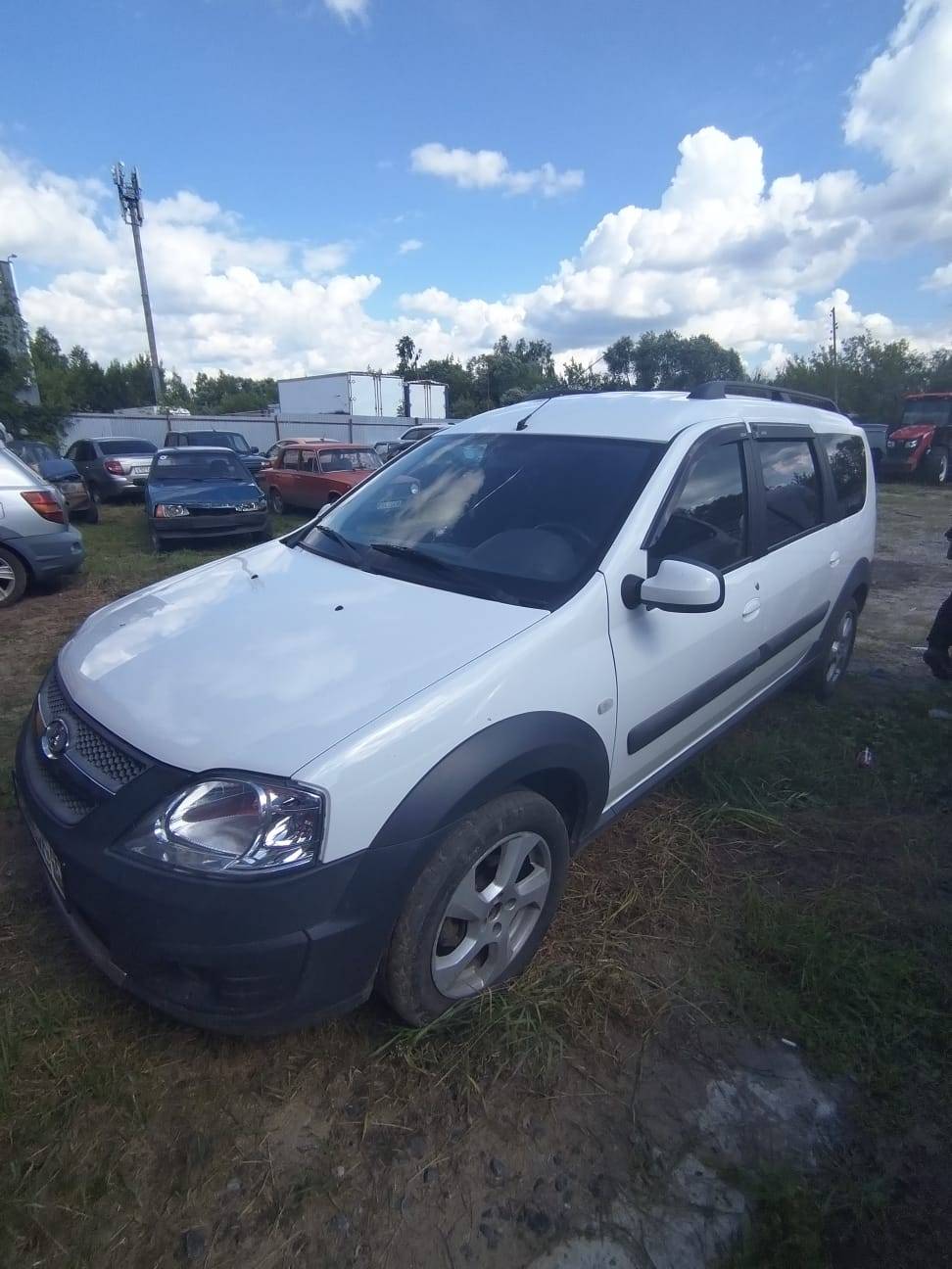 Lada Largus Cross Лот 000003100