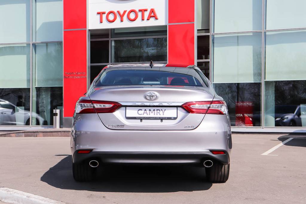 Toyota Camry Luxury Edition 2.0 CVT