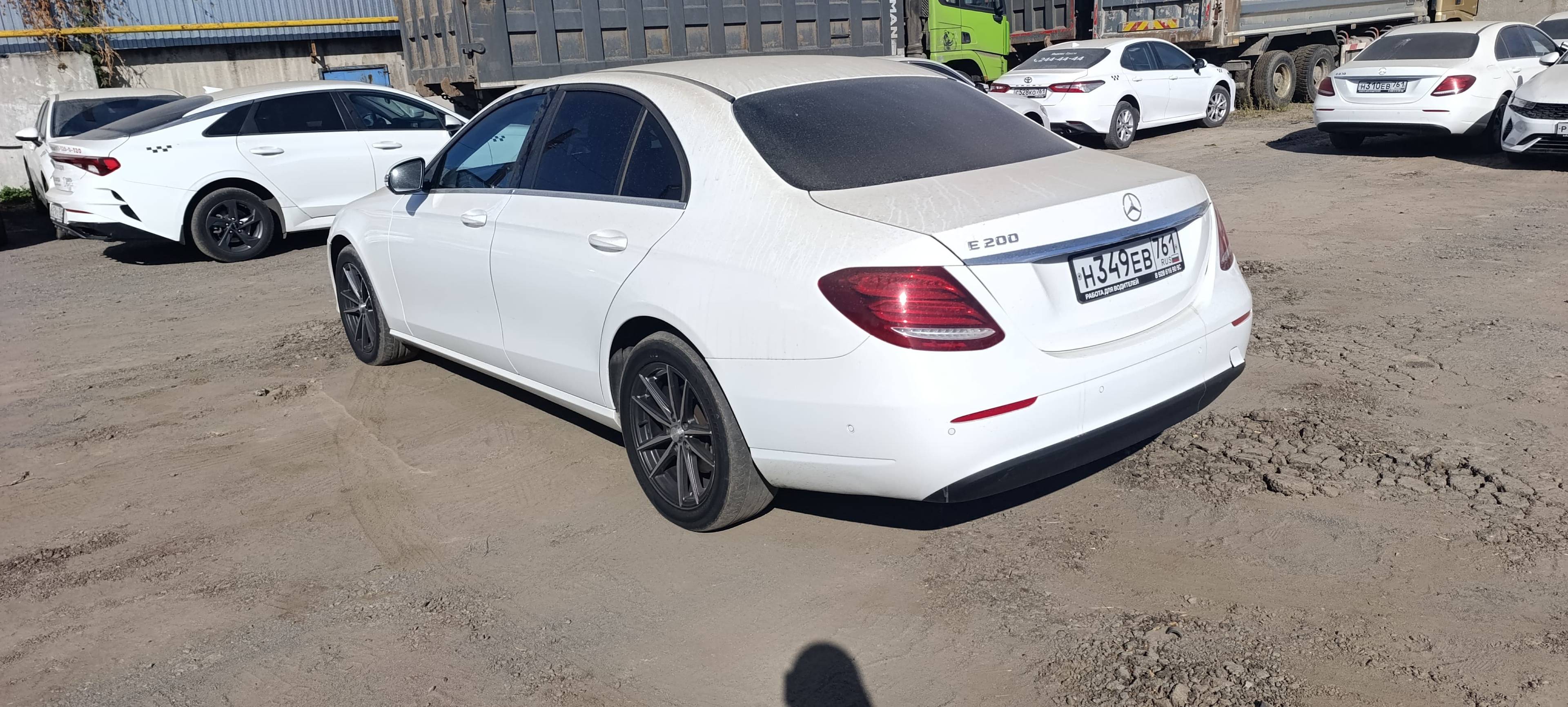 Mercedes-Benz E седан Лот 000004521