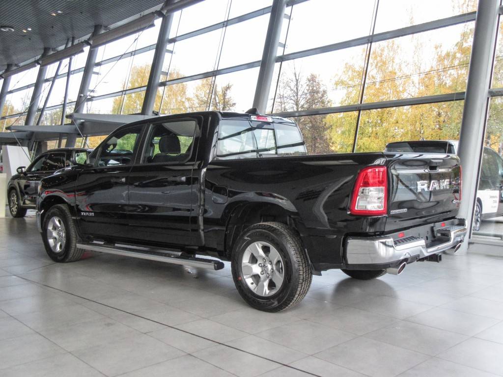 Ram 1500 Big Horn Crew Cab 5.7 8AT 4WD