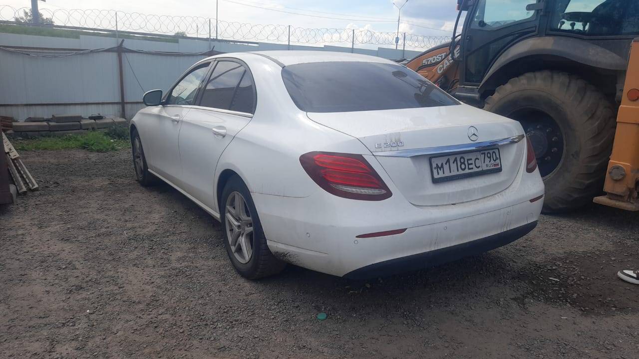 Mercedes-Benz E седан Лот 000002827