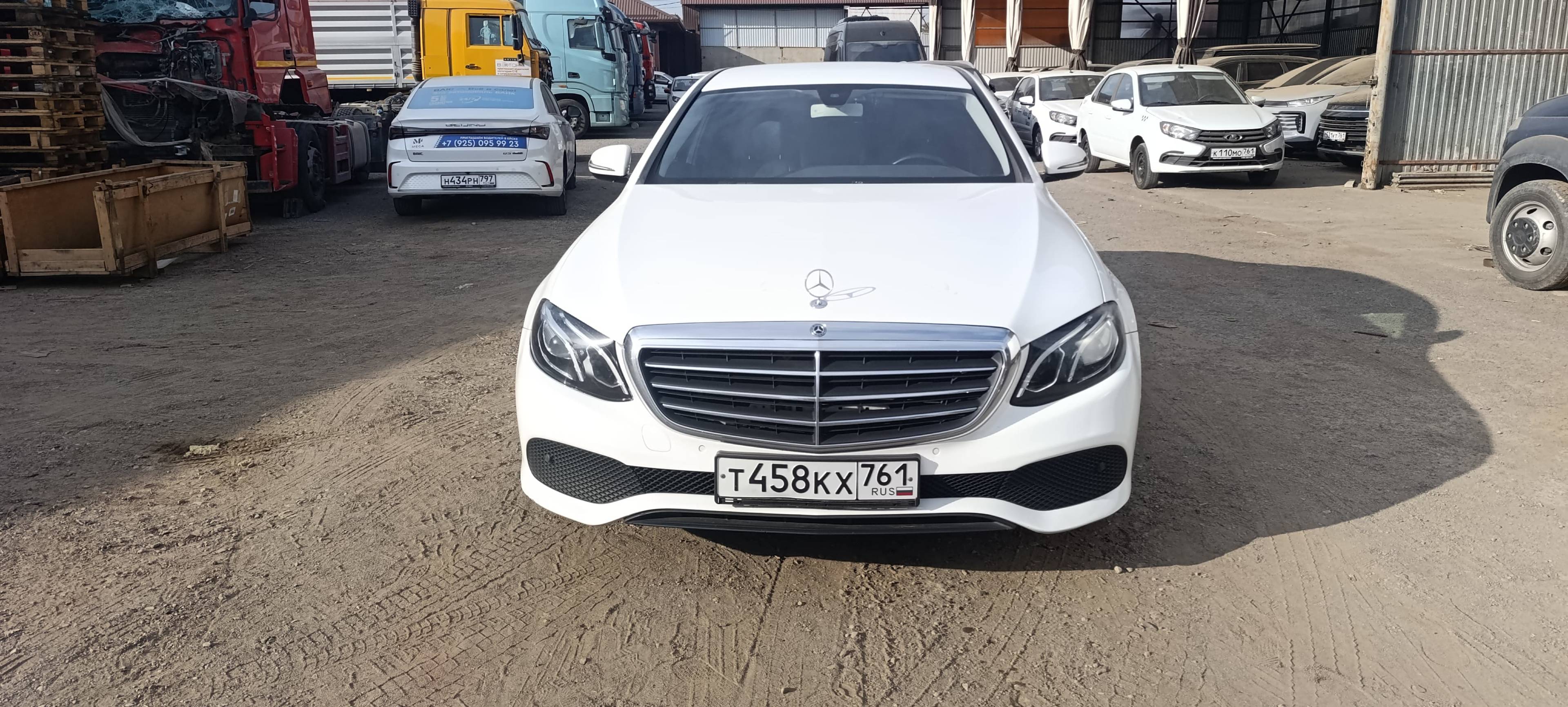 Mercedes-Benz E седан Лот 000004801