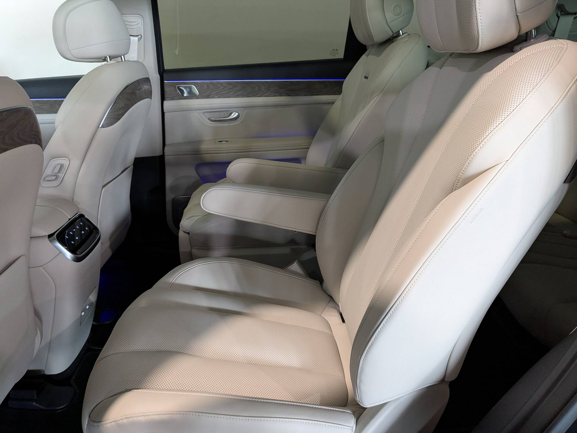 AITO M7 Luxury 4WD 6seats