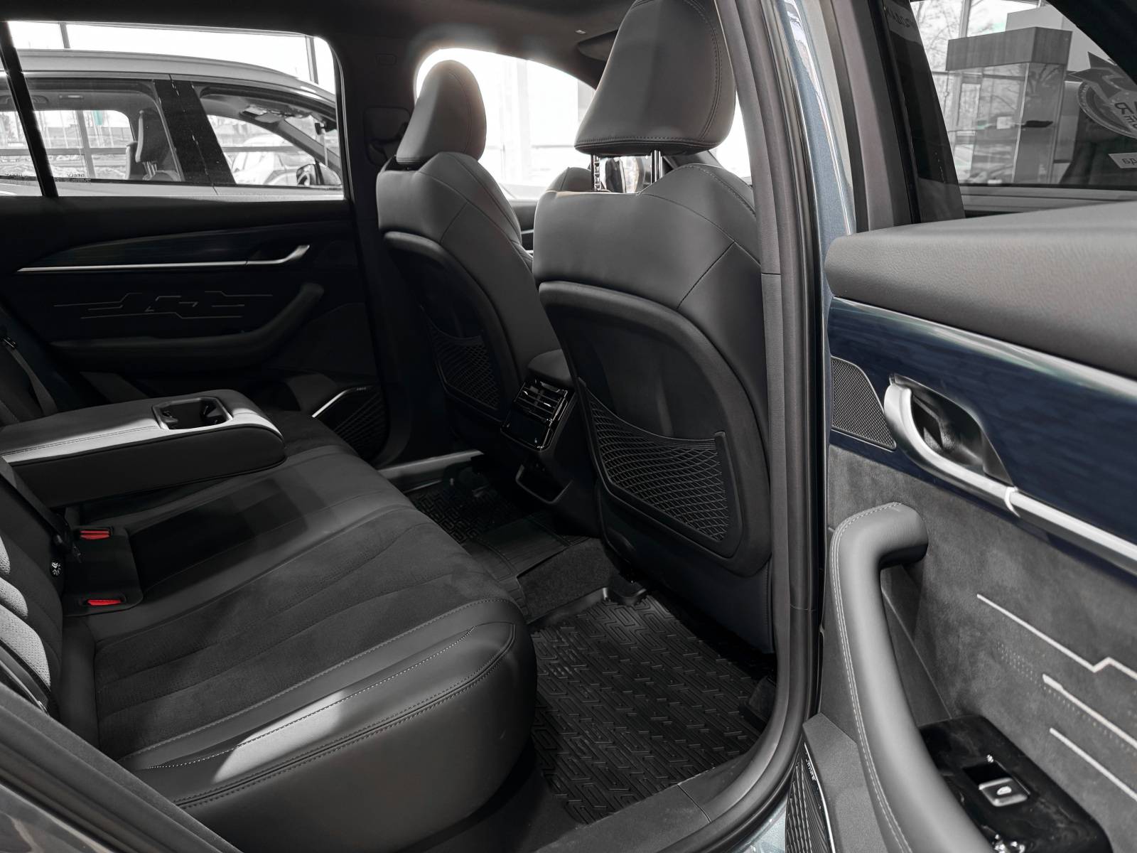 Geely Monjaro Flagship 2.0T (238 hp) 8AT 4WD