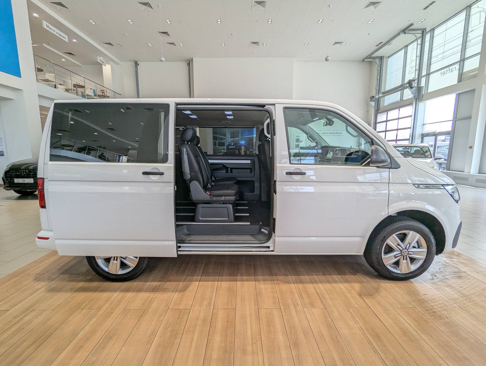 Volkswagen Multivan Trendline 2.0 TDI 150hp 7DSG 4Motion Короткая база